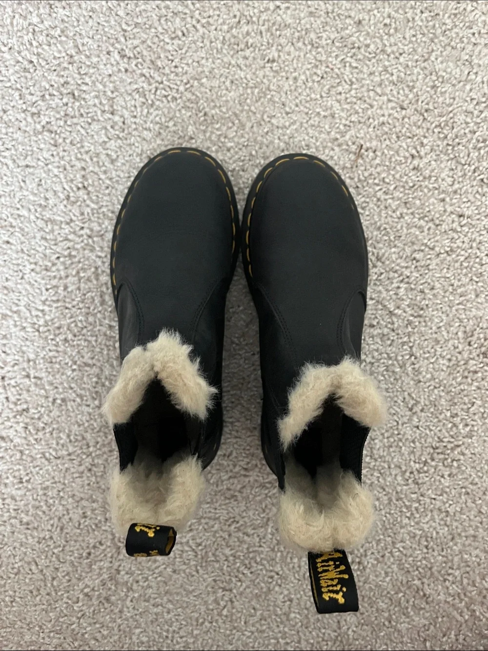 Dr. Martens Black Leather chelsea Fur-Trim Boots size 6